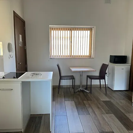 Private One Bedroom Close To Airport In *