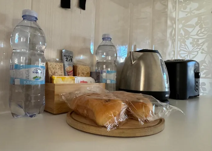 Private One Bedroom Close To Airport In