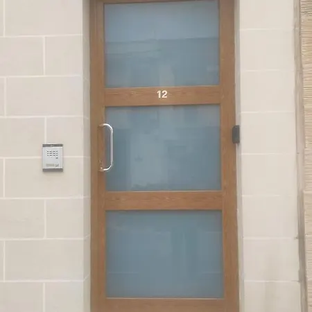 Apartmán Private One Bedroom Close To Airport In *