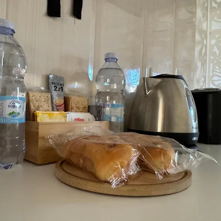 Private One Bedroom Close To Airport In