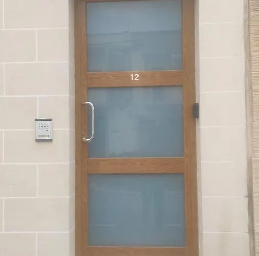 Apartment Private One Bedroom Close To Airport In *