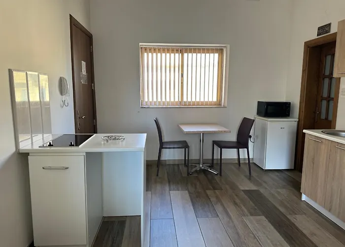 Private One Bedroom Close To Airport In *